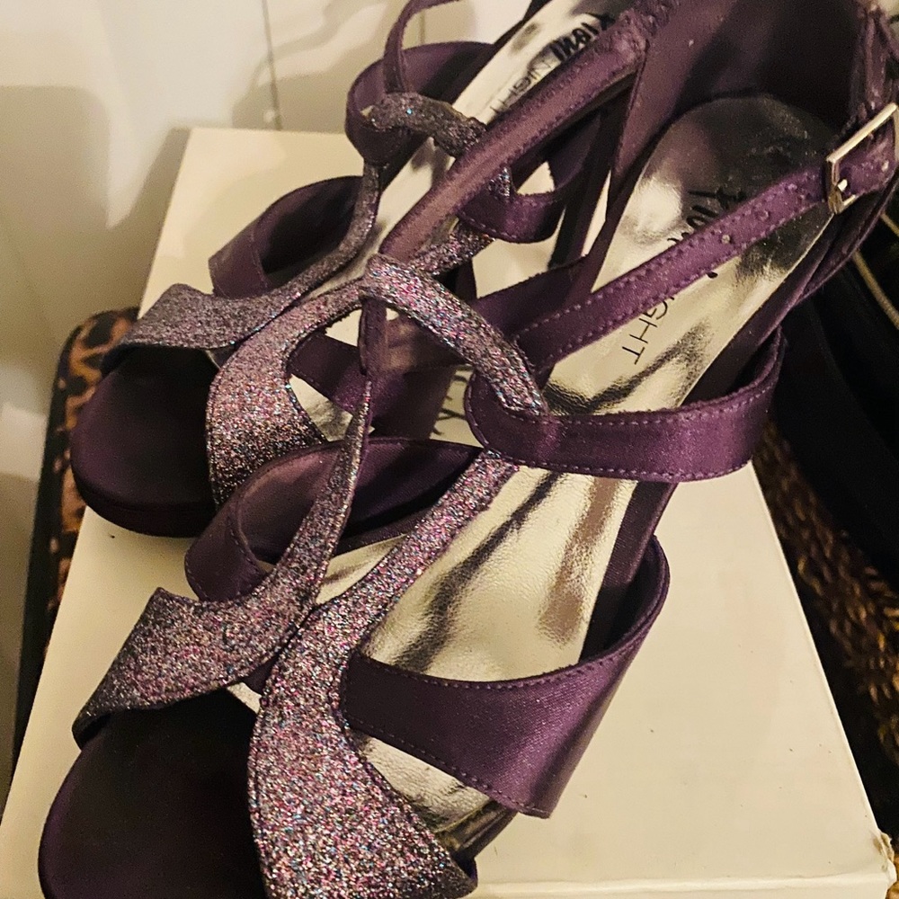 Fioni Womens Shoes. Sparkly beautiful purple.